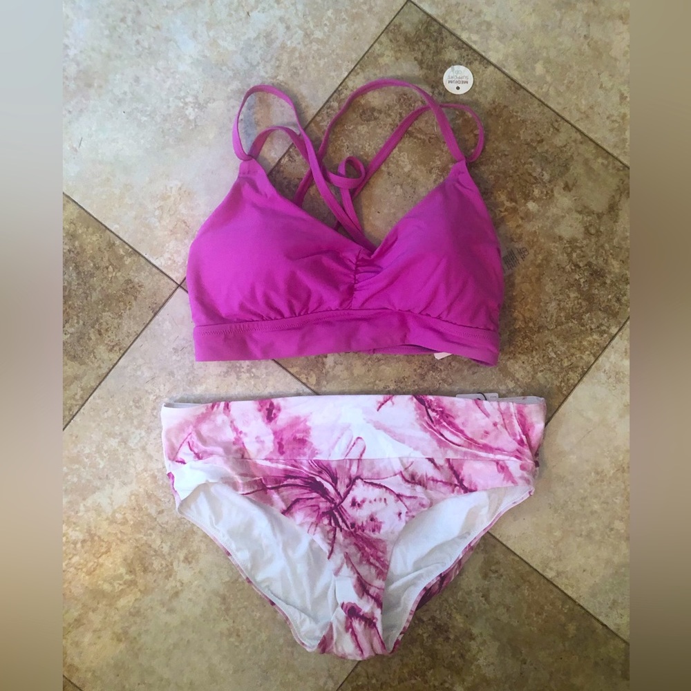 New with Tags Women’s CALIA by Carrie Underwood bathing suit size Medium